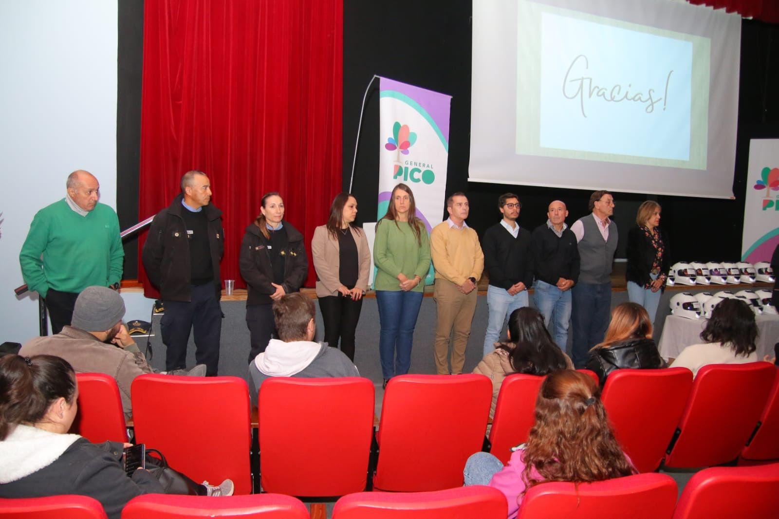 28 PIQUENSES RECIBIERON UNA CAPACITACIÓN OBLIGATORIA EN MANEJO SEGURO DE MOTOS