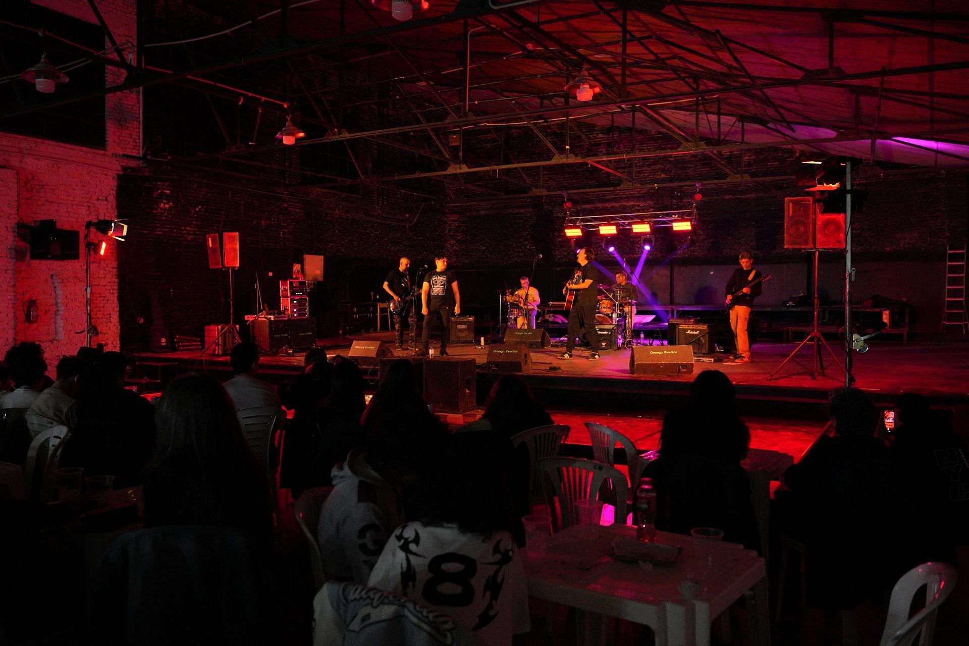 EL ATENEO CULTURAL OFRECIÓ OTRA NOCHE DE ROCK EN EL VIEJO GALPÓN